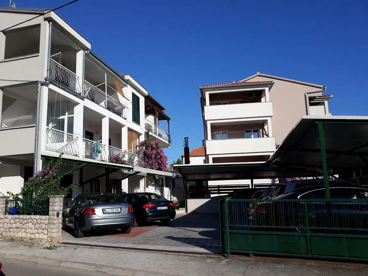 Apartmani Diana